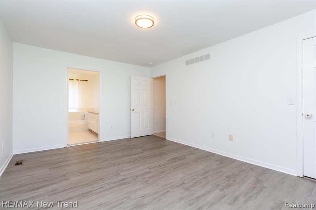 25935 Junction Novi, MI 48375 - Photo 23 of 43