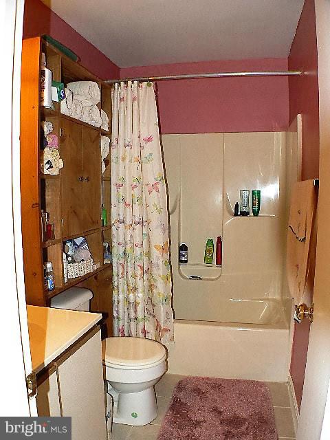 1111 Inner Circle Baltimore, MD 21225 - Photo 14 of 22 Second Floor Full Bath