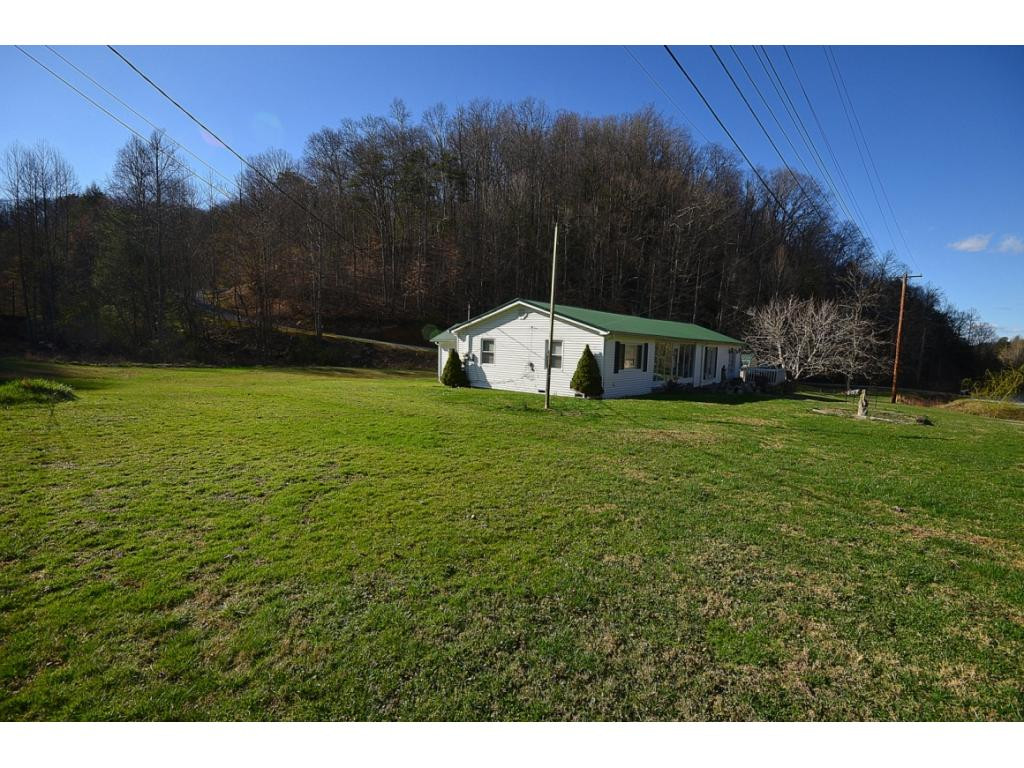916 Flatwoods Road Bluff City, TN 37618 - Photo 8 of 32 Photo 8