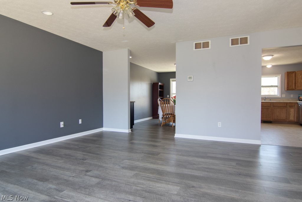 4140 South Hametown Road Norton, OH 44203 - Photo 6 of 34 Loiving room has easy access to the dining room and kitchen.