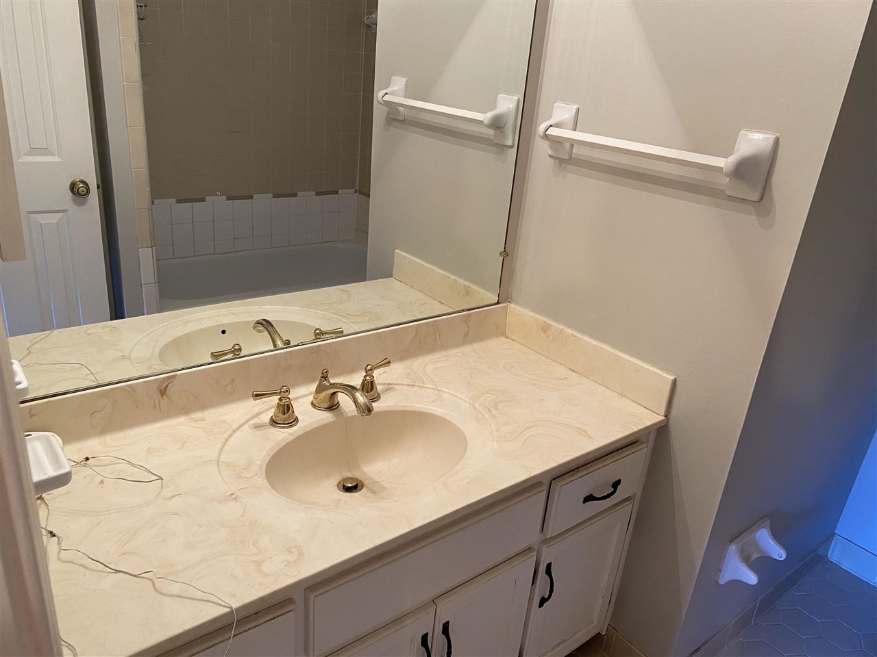 198 South Walnut Bend Road Memphis, TN 38018 - Photo 10 of 18 a bathroom with a sink and a mirror