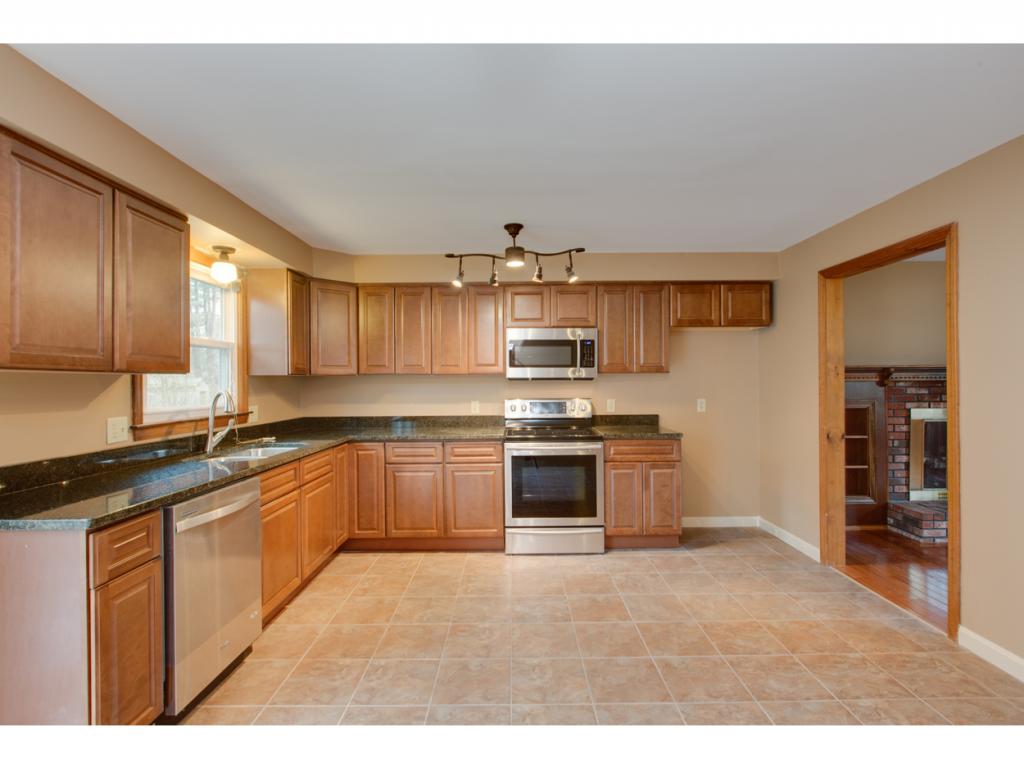 22 Sand Hill Road Hudson, NH 03051 - Photo 10 of 21