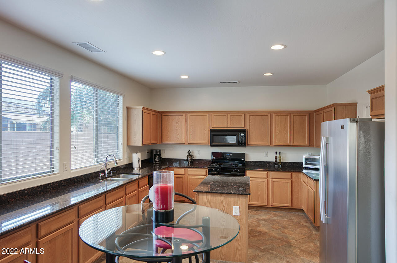 3412 West Florimond Road Phoenix, AZ 85086 - Photo 9 of 34 Kitchen
