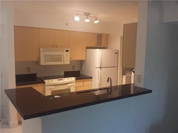 $2,300 | 2451 Centergate Drive, Unit 208, Miramar, FL 33025