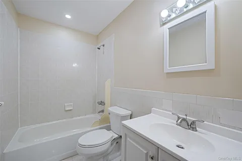 $779,988 | 4 Bay Place, Lindenhurst, NY 11757