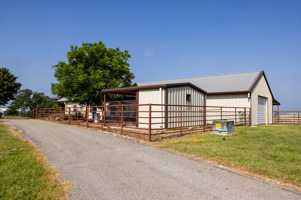 2377 Aviation Loop Fredericksburg, TX 78624 - Photo 44 of 76