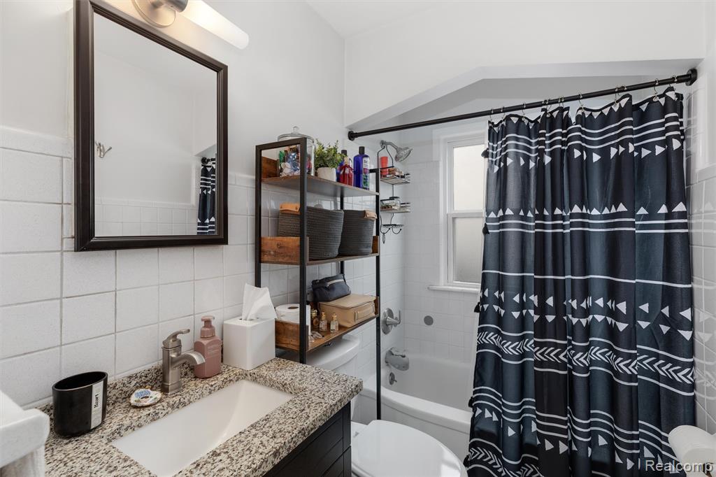 518 Roth Boulevard Clawson, MI 48017 - Photo 11 of 25 Gallery Image 11