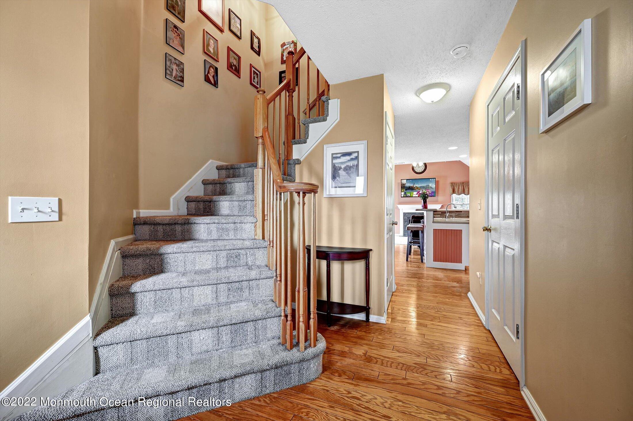 111 West Shenendoah Road Howell, NJ 07731 - Photo 4 of 46 04-22456706