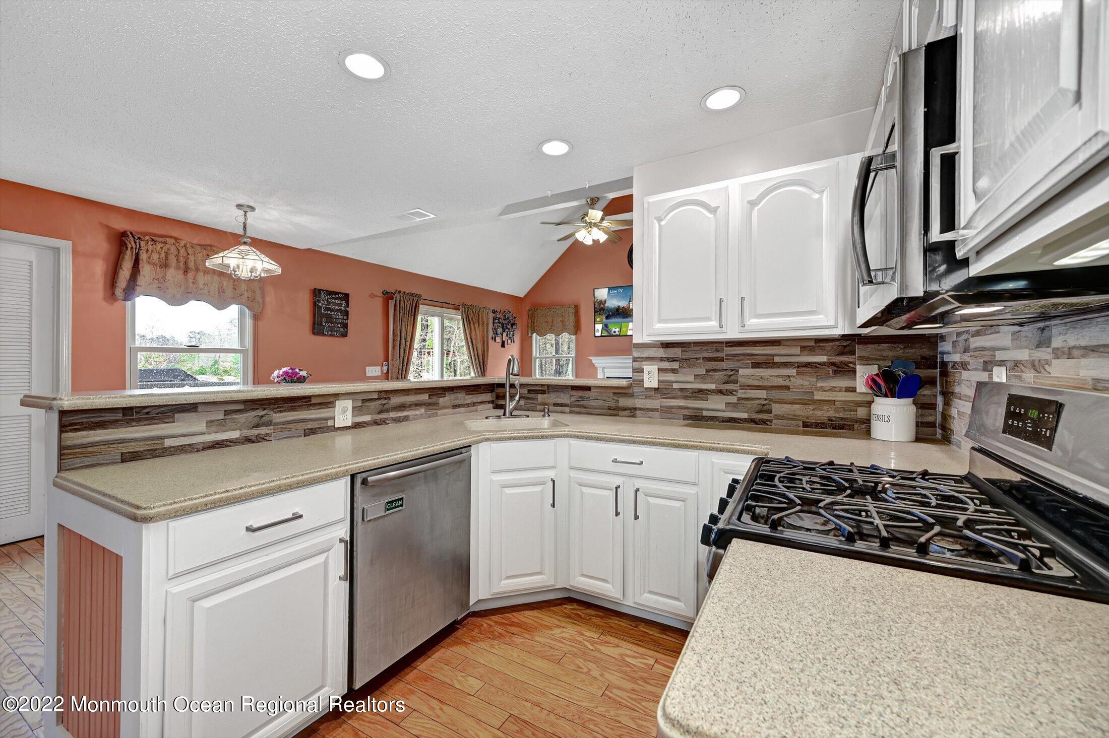 111 West Shenendoah Road Howell, NJ 07731 - Photo 8 of 46 08-22456730