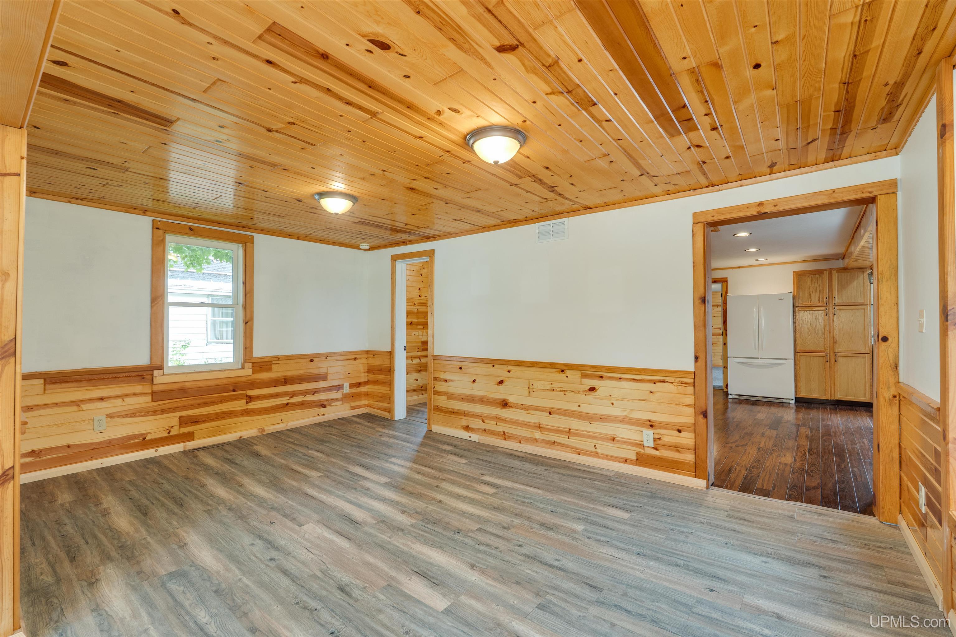102 Fifth Street Manistique, MI 49854 - Photo 9 of 31 Gallery Image 9
