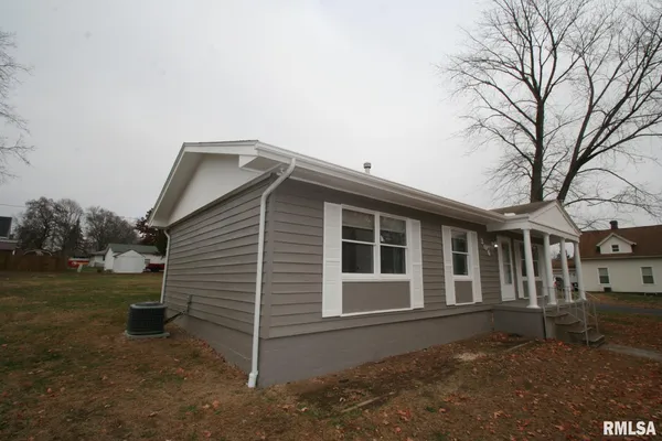 $189,900 | 306 East Madison Street, Mackinaw, IL 61755