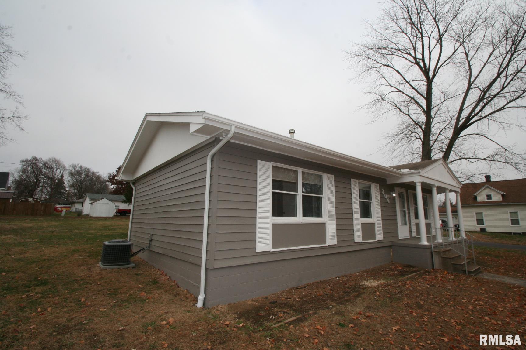 306 East Madison Street Mackinaw, IL 61755 - Photo 2 of 29