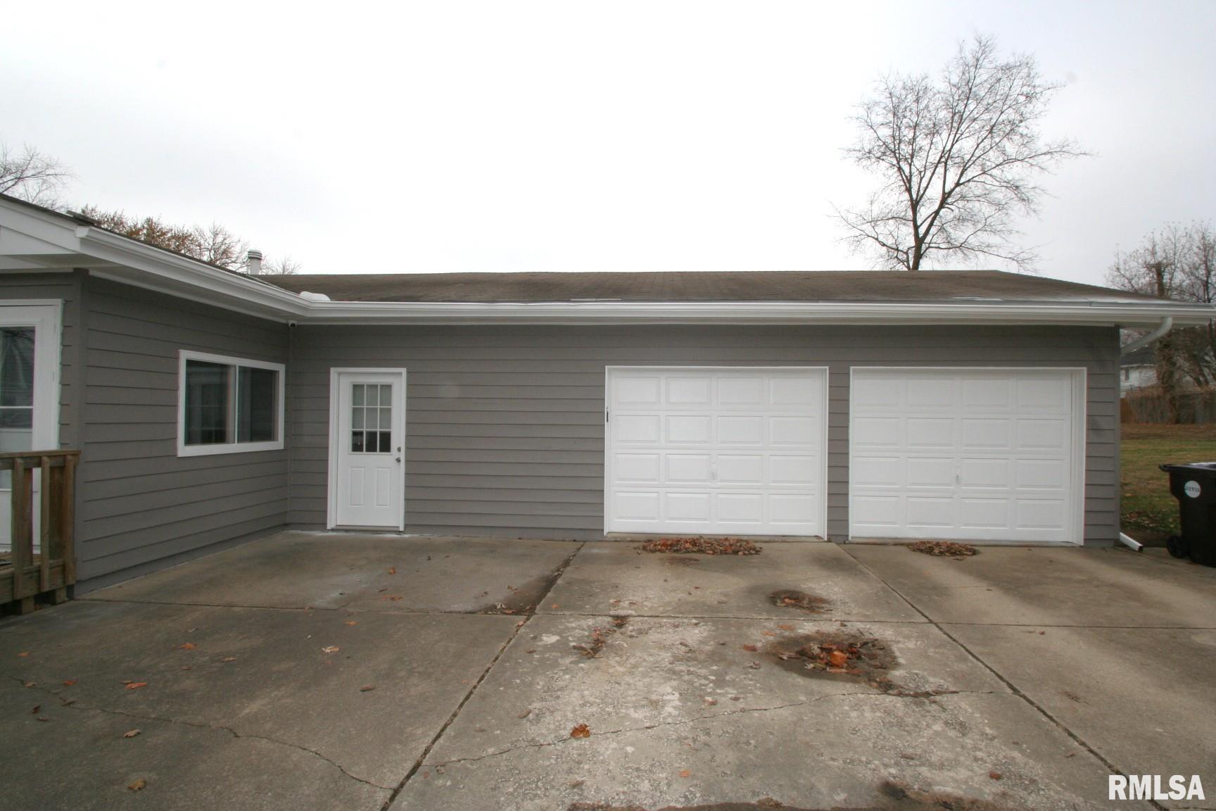 306 East Madison Street Mackinaw, IL 61755 - Photo 4 of 29