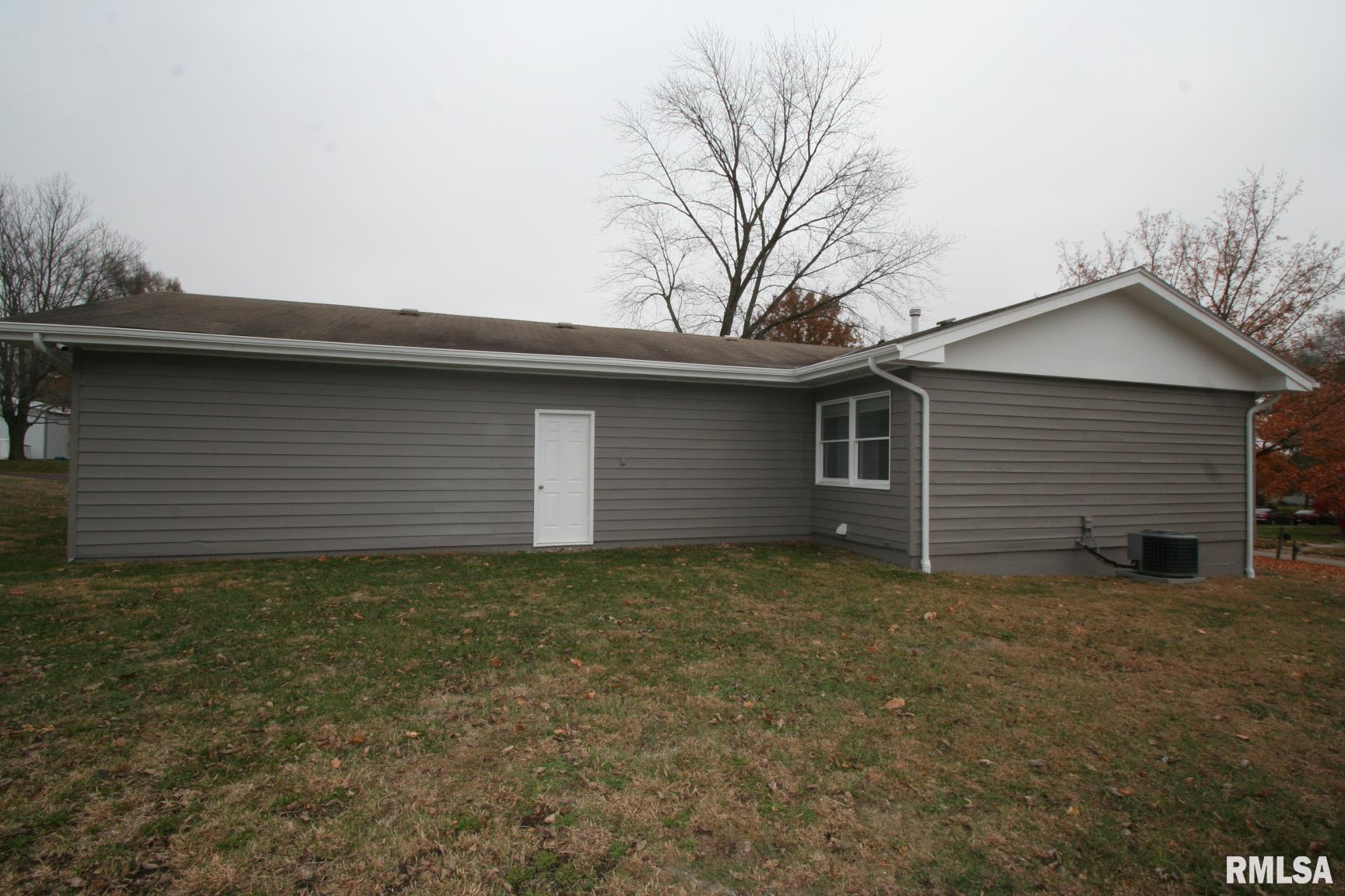 306 East Madison Street Mackinaw, IL 61755 - Photo 7 of 29