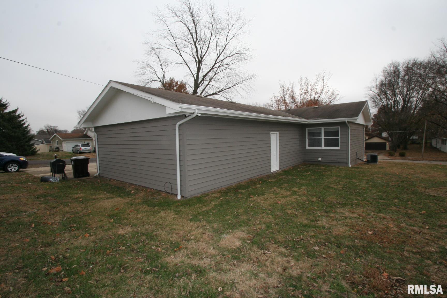 306 East Madison Street Mackinaw, IL 61755 - Photo 8 of 29