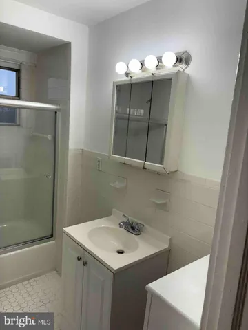 $995 | 5370 Lebanon Avenue, Unit 2, Philadelphia, PA 19131