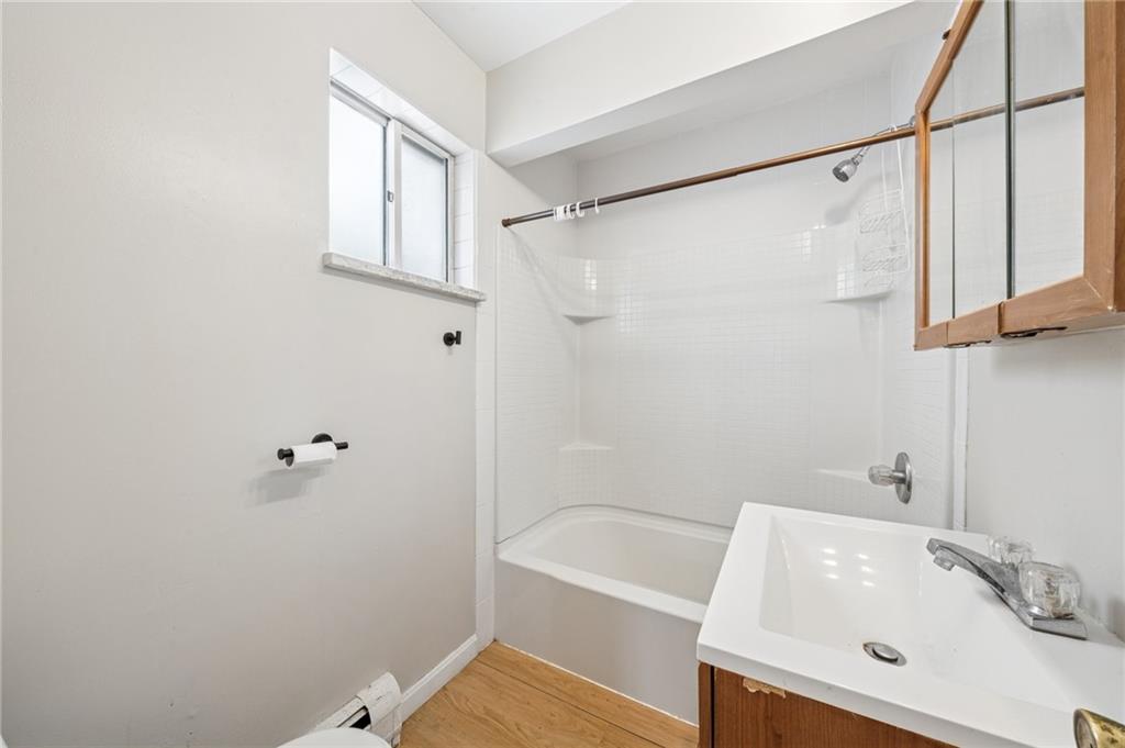 808 10th Street McKees Rocks, PA 15136 - Photo 17 of 34 Bathroom in front house.