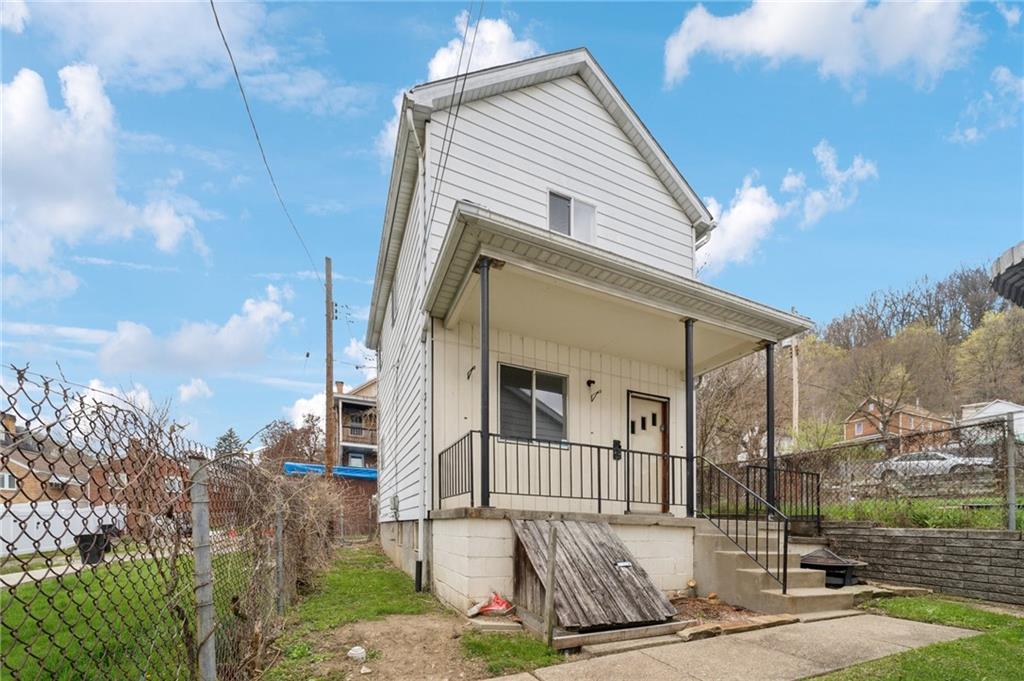 808 10th Street McKees Rocks, PA 15136 - Photo 21 of 34 Front of house in the rear of lot.
