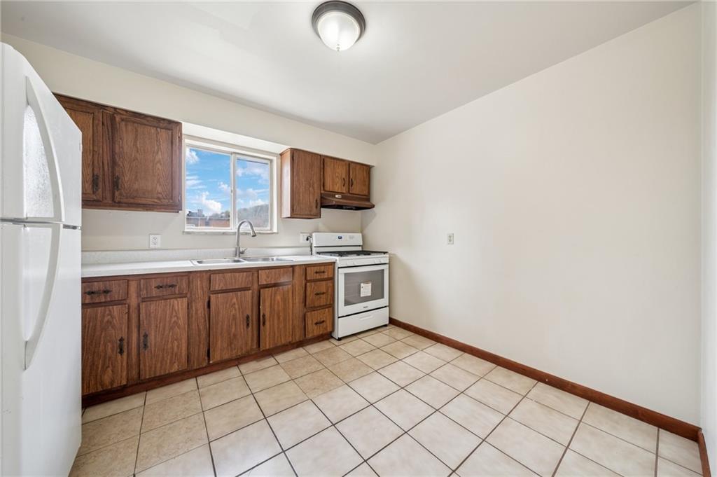 808 10th Street McKees Rocks, PA 15136 - Photo 25 of 34 Kitchen in rear house