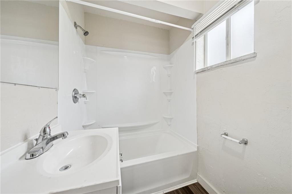 808 10th Street McKees Rocks, PA 15136 - Photo 28 of 34 Bath in rear house