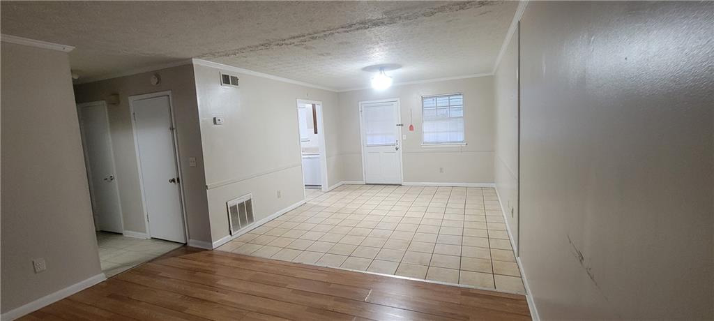 897 6 Oaks Circle, Unit B Norcross, GA 30093 - Photo 2 of 10