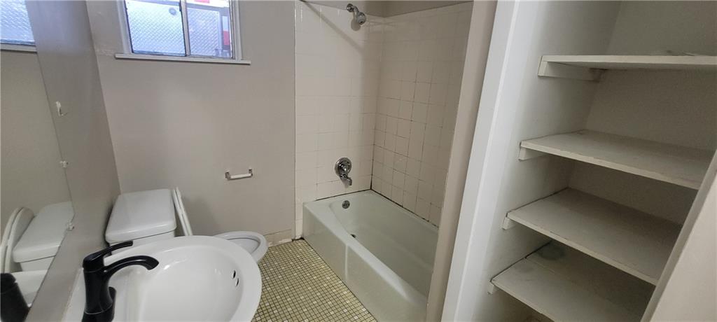 897 6 Oaks Circle, Unit B Norcross, GA 30093 - Photo 8 of 10