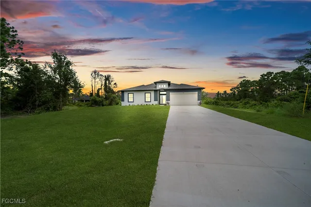 $2,600 | 543 McArthur Boulevard, Lehigh Acres, FL 33974