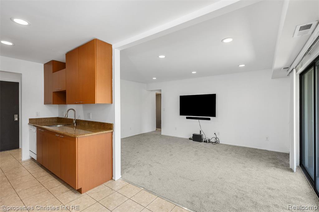 3805 Lone Pine Road, Unit 300 West Bloomfield, MI 48323 - Photo 11 of 26