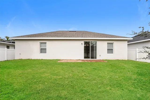 a view of a house with backyard