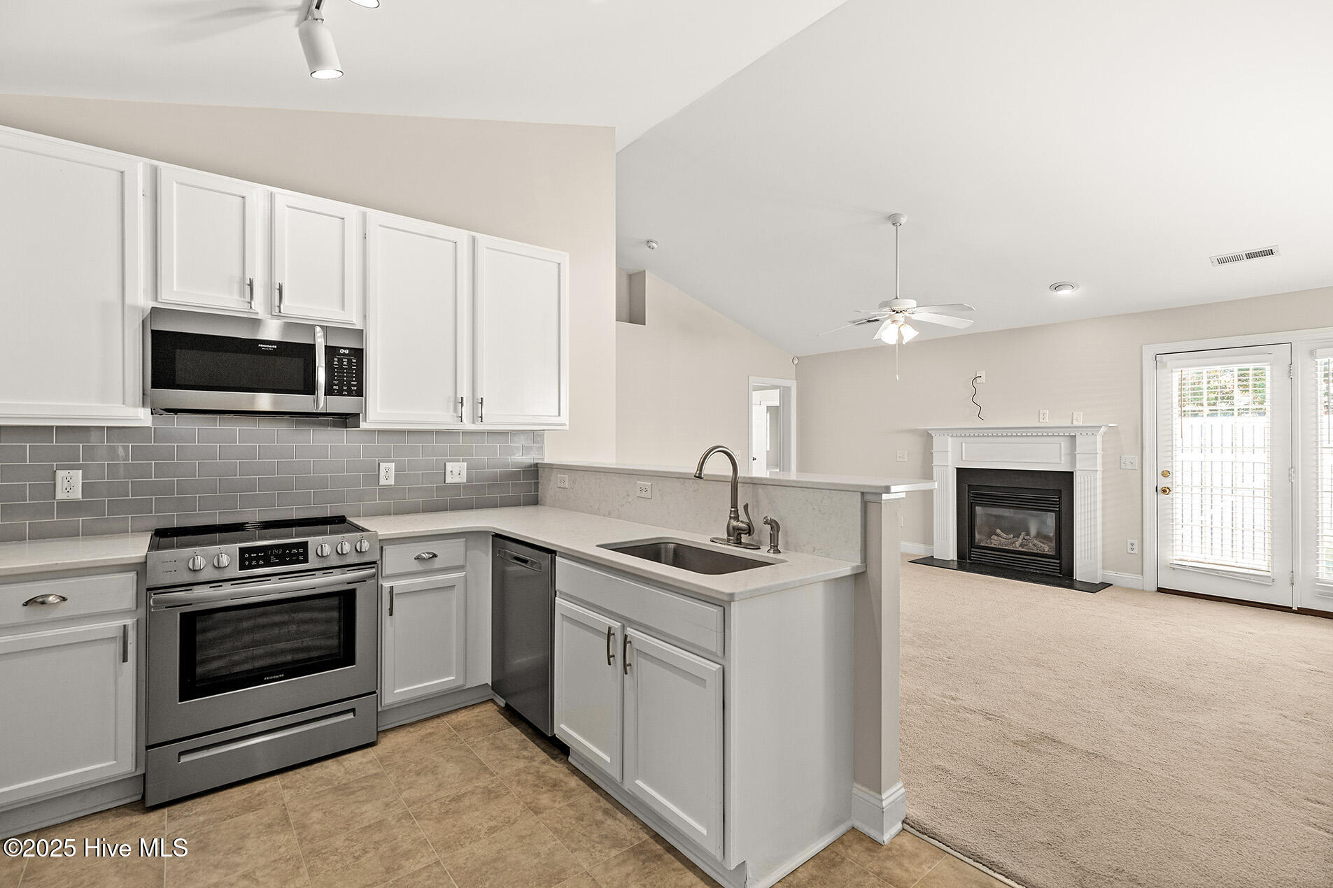 4024 Rounding Bend Lane Wilmington, NC 28412 - Photo 10 of 37 RoundingBend4024-4kitShaneL33A0176-CR2