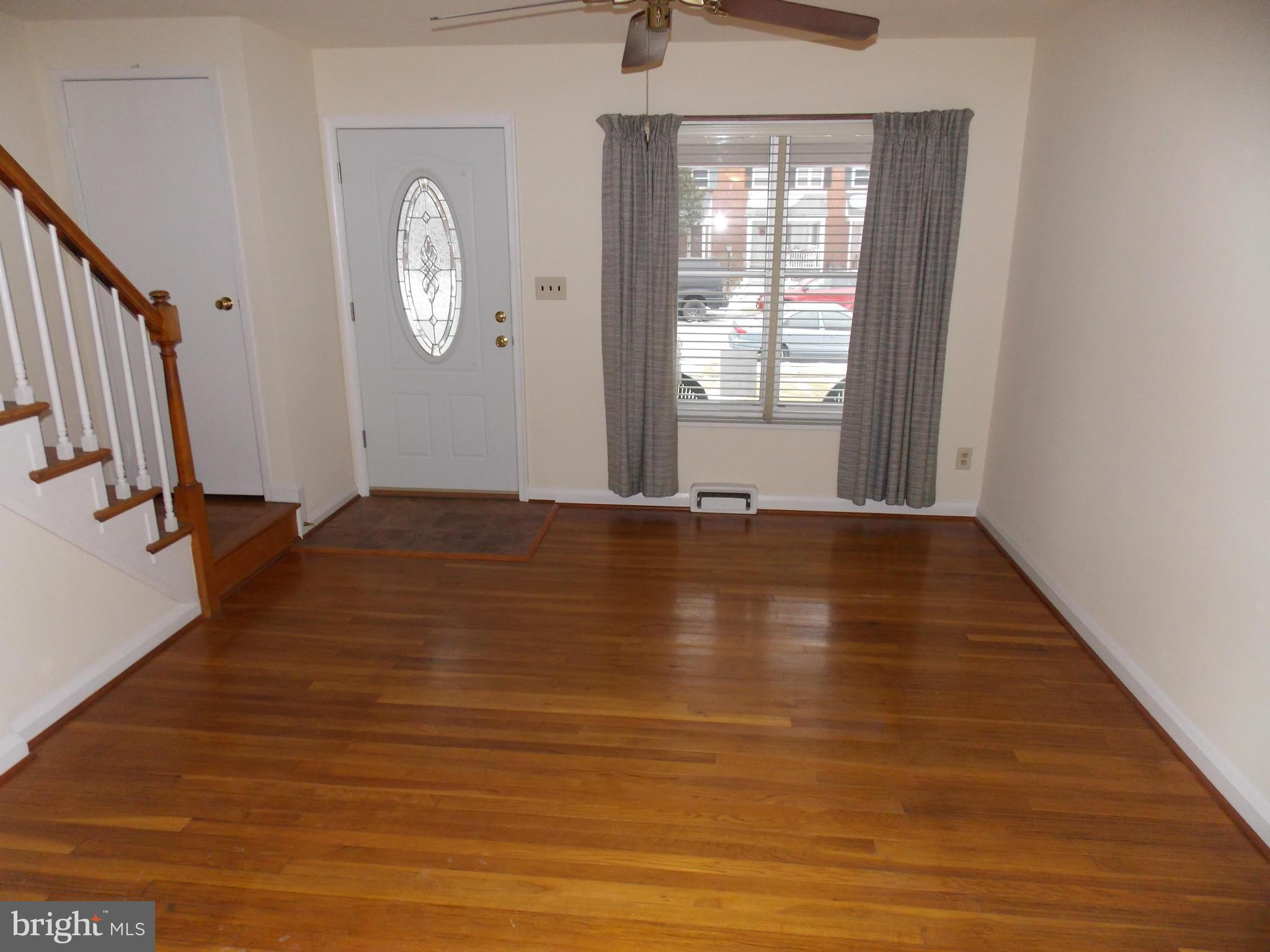 8059 Wallace Road Baltimore, MD 21222 - Photo 2 of 12 Living Room