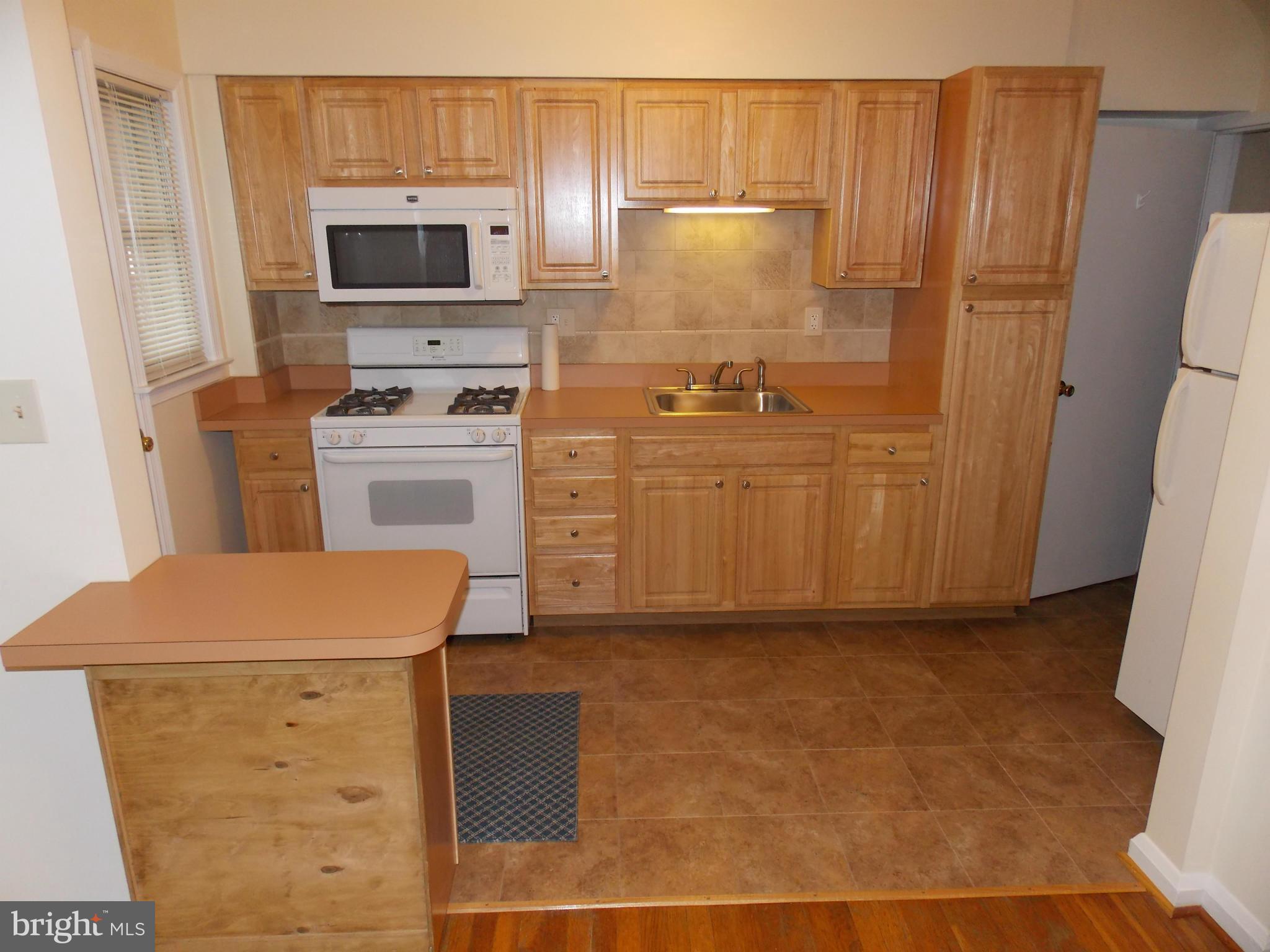 8059 Wallace Road Baltimore, MD 21222 - Photo 3 of 12 Kitchen