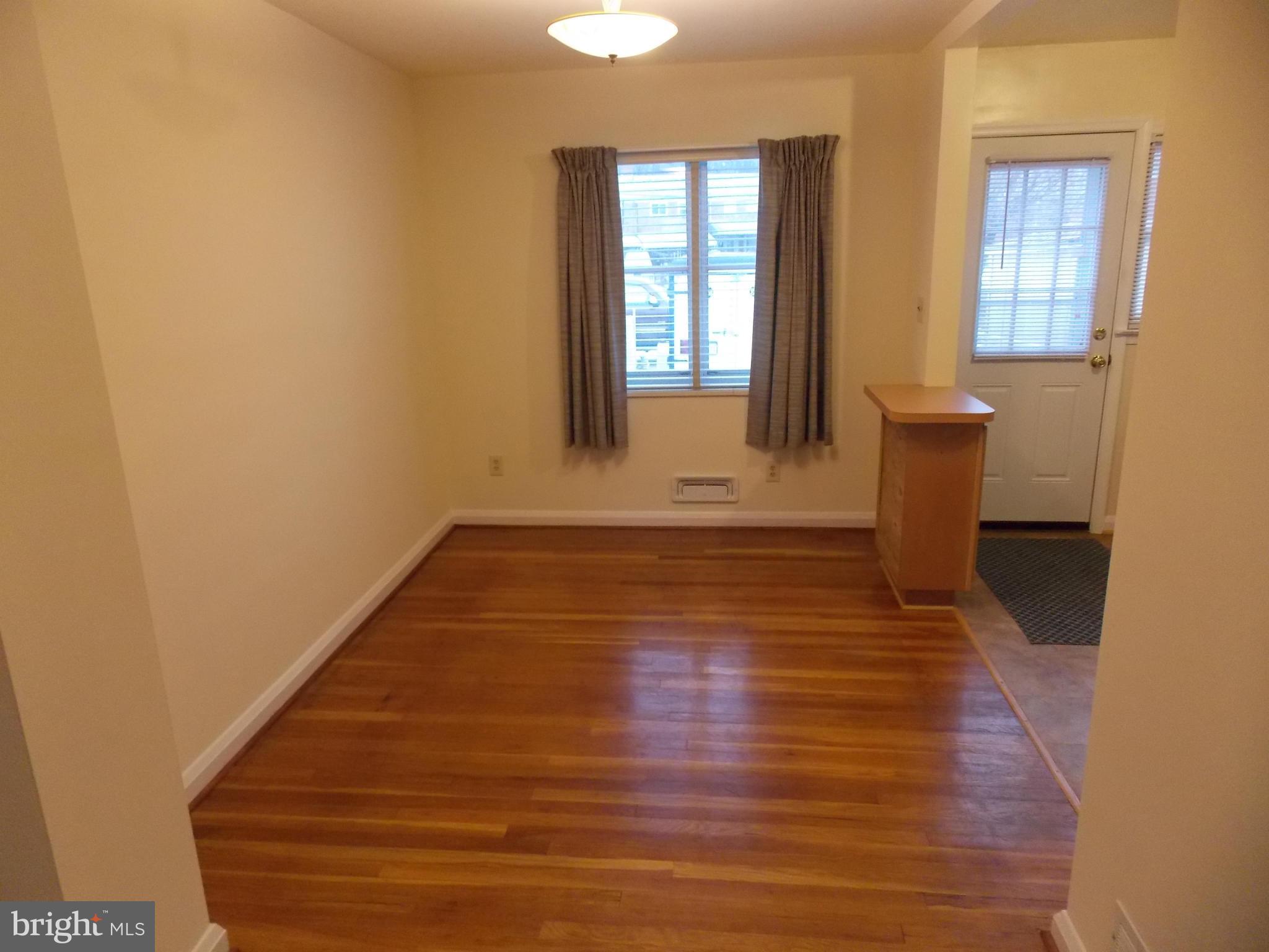 8059 Wallace Road Baltimore, MD 21222 - Photo 4 of 12 Dining Room