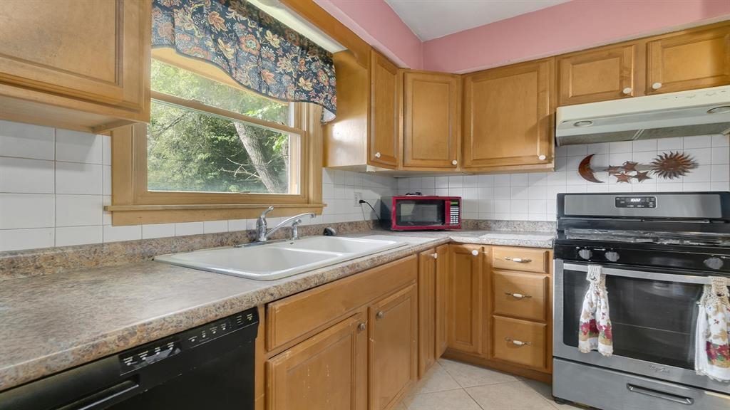 218 Rome Avenue Rockford, IL 61107 - Photo 8 of 44 Gallery Image 8