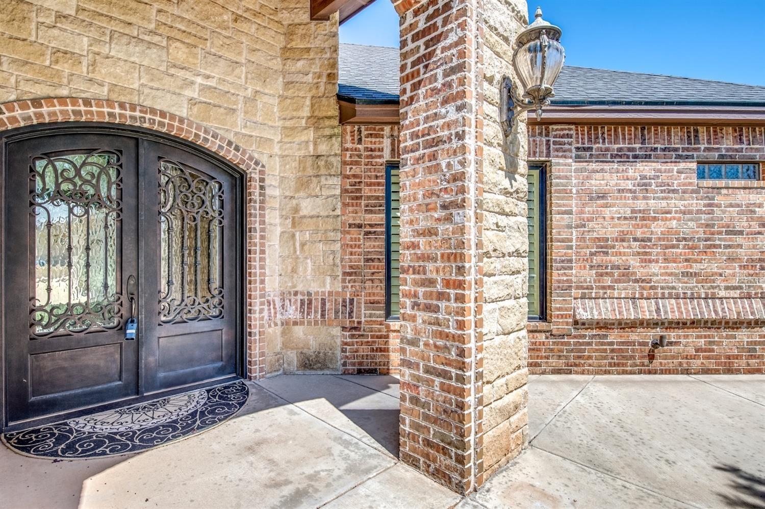 3810 109th Street Lubbock, TX 79423 - Photo 3 of 10 Front entry into home