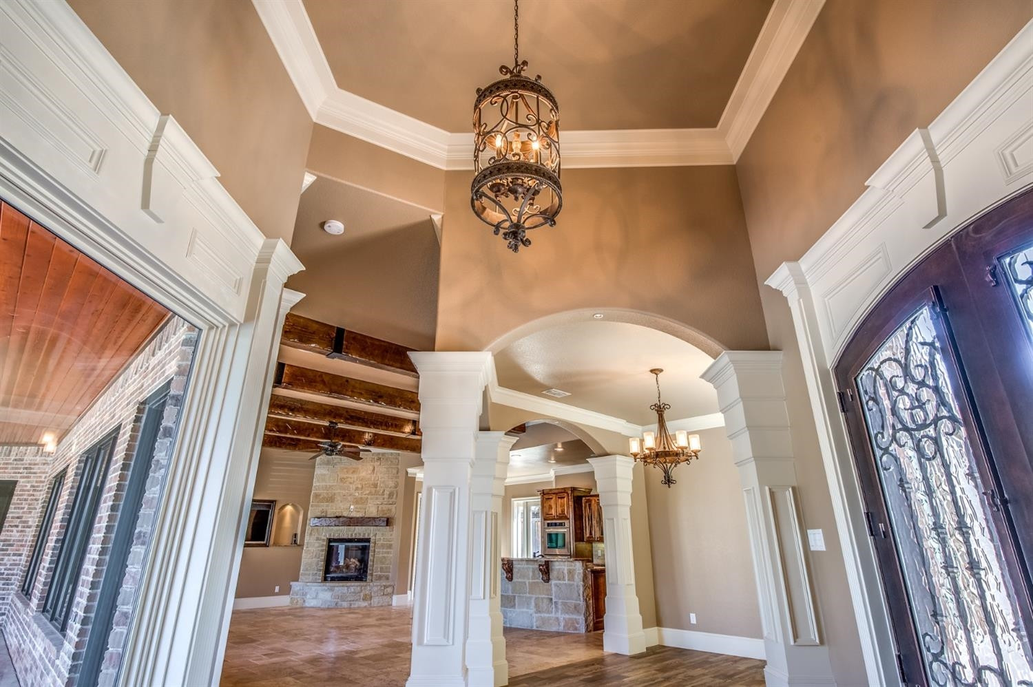 3810 109th Street Lubbock, TX 79423 - Photo 4 of 10 Entry lighting
