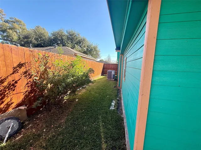 a view of backyard with a garden and plants
