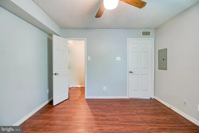 $1,925 | 1504 Lincoln Way, Unit 310, McLean, VA 22102