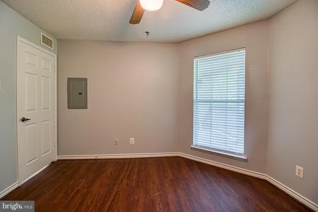 $1,925 | 1504 Lincoln Way, Unit 310, McLean, VA 22102