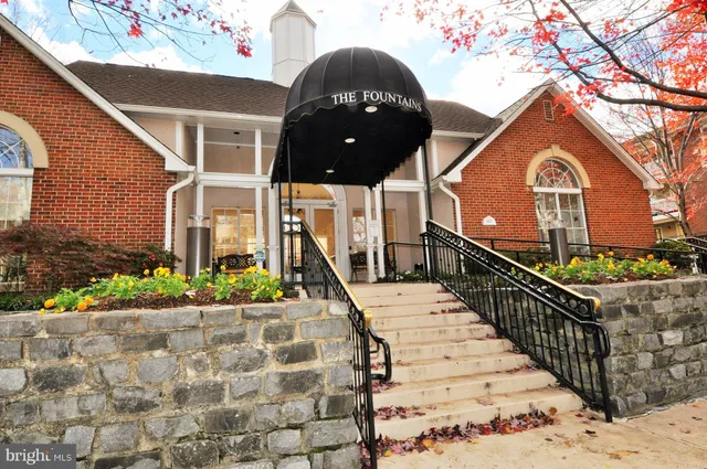 $1,925 | 1504 Lincoln Way, Unit 310, McLean, VA 22102