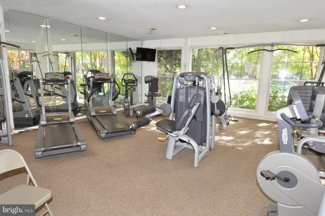 $1,925 | 1504 Lincoln Way, Unit 310, McLean, VA 22102