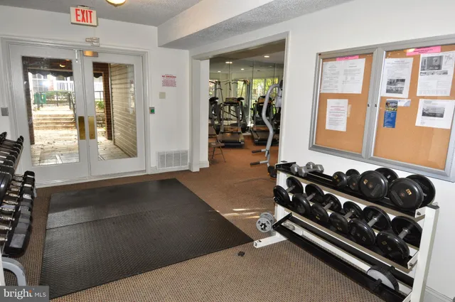 $1,925 | 1504 Lincoln Way, Unit 310, McLean, VA 22102