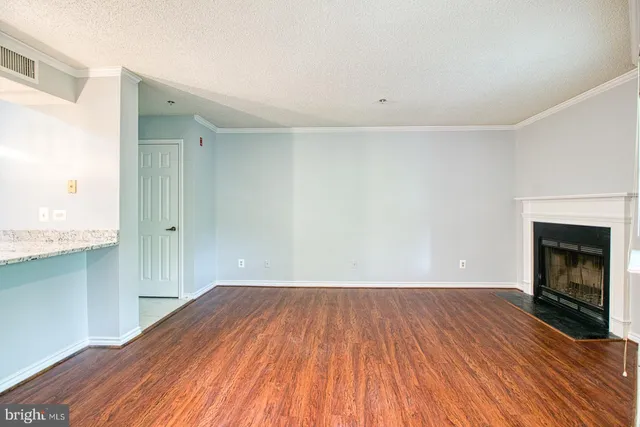 $1,925 | 1504 Lincoln Way, Unit 310, McLean, VA 22102