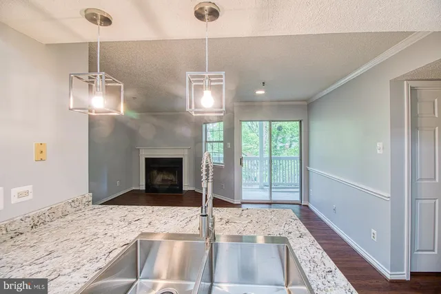 $1,925 | 1504 Lincoln Way, Unit 310, McLean, VA 22102