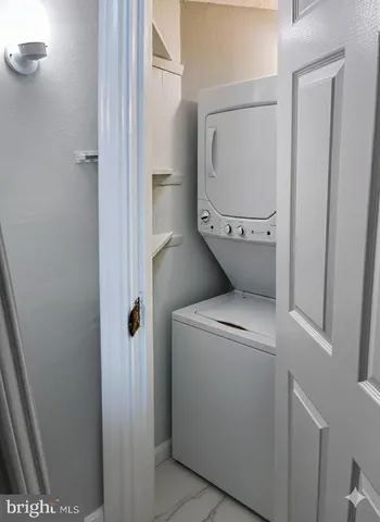 $1,925 | 1504 Lincoln Way, Unit 310, McLean, VA 22102