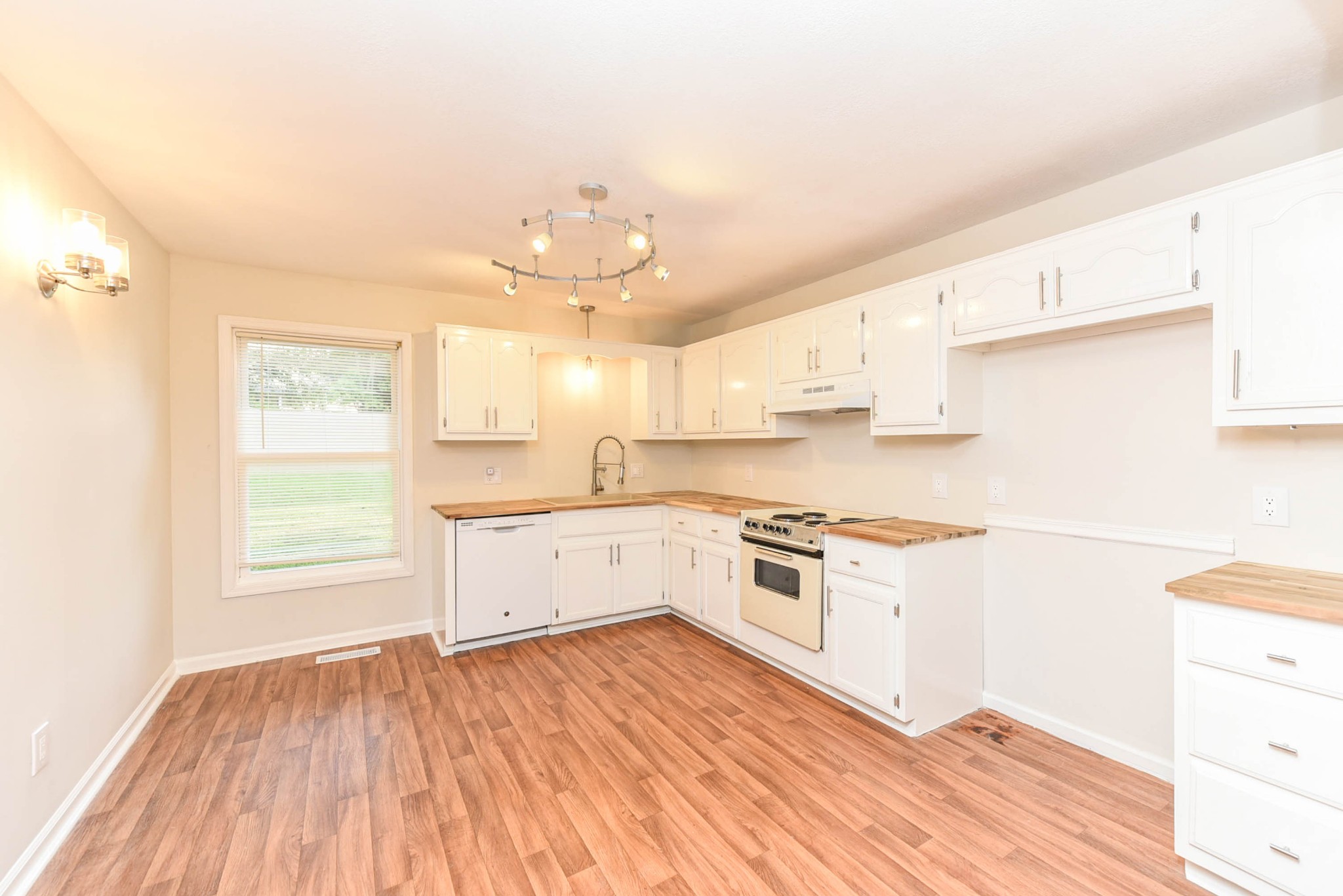 793 Lake Ridge Court Springfield, TN 37172 - Photo 10 of 29 Gallery Image 10