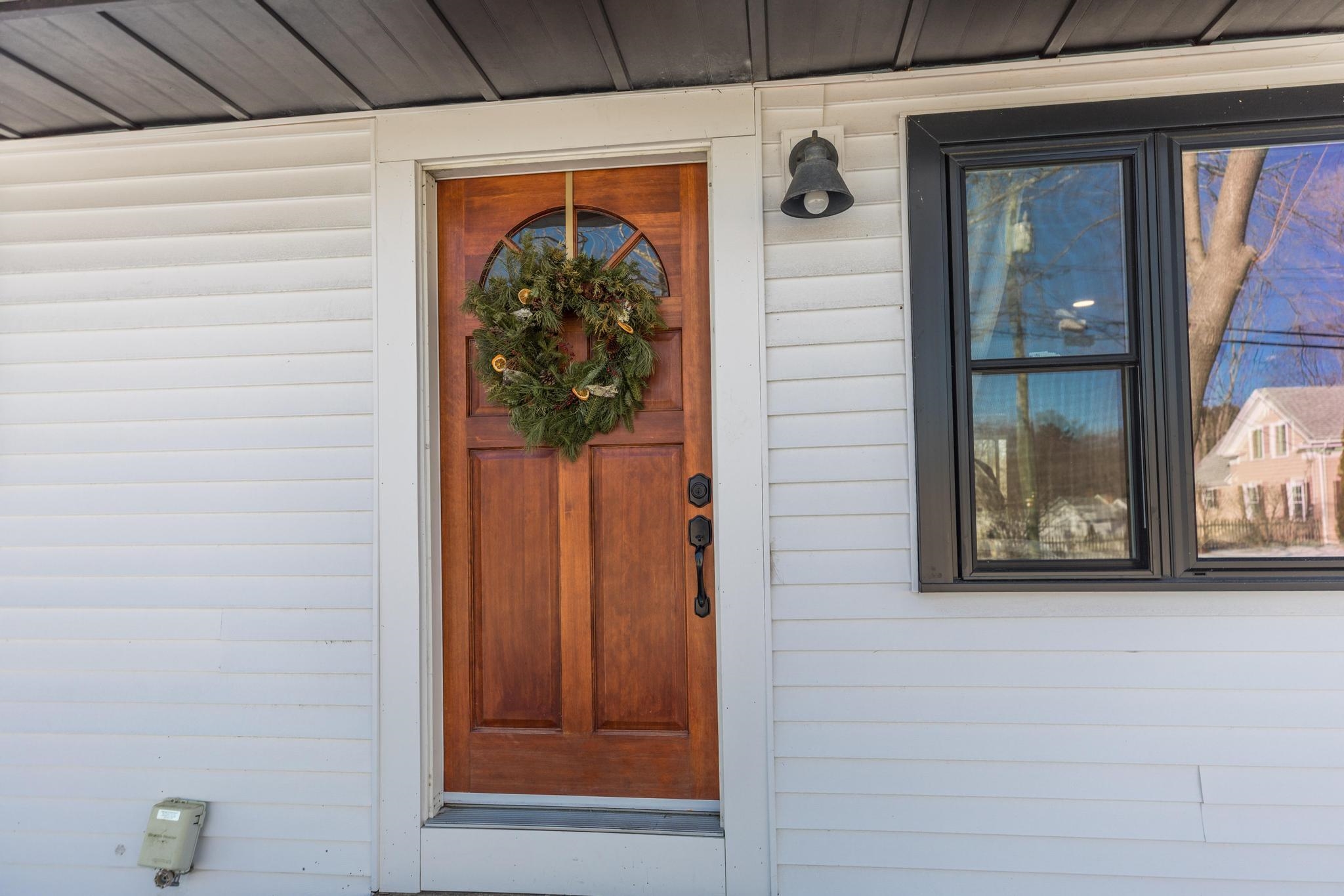 245 Ocean Road Portsmouth, NH 03801 - Photo 2 of 31