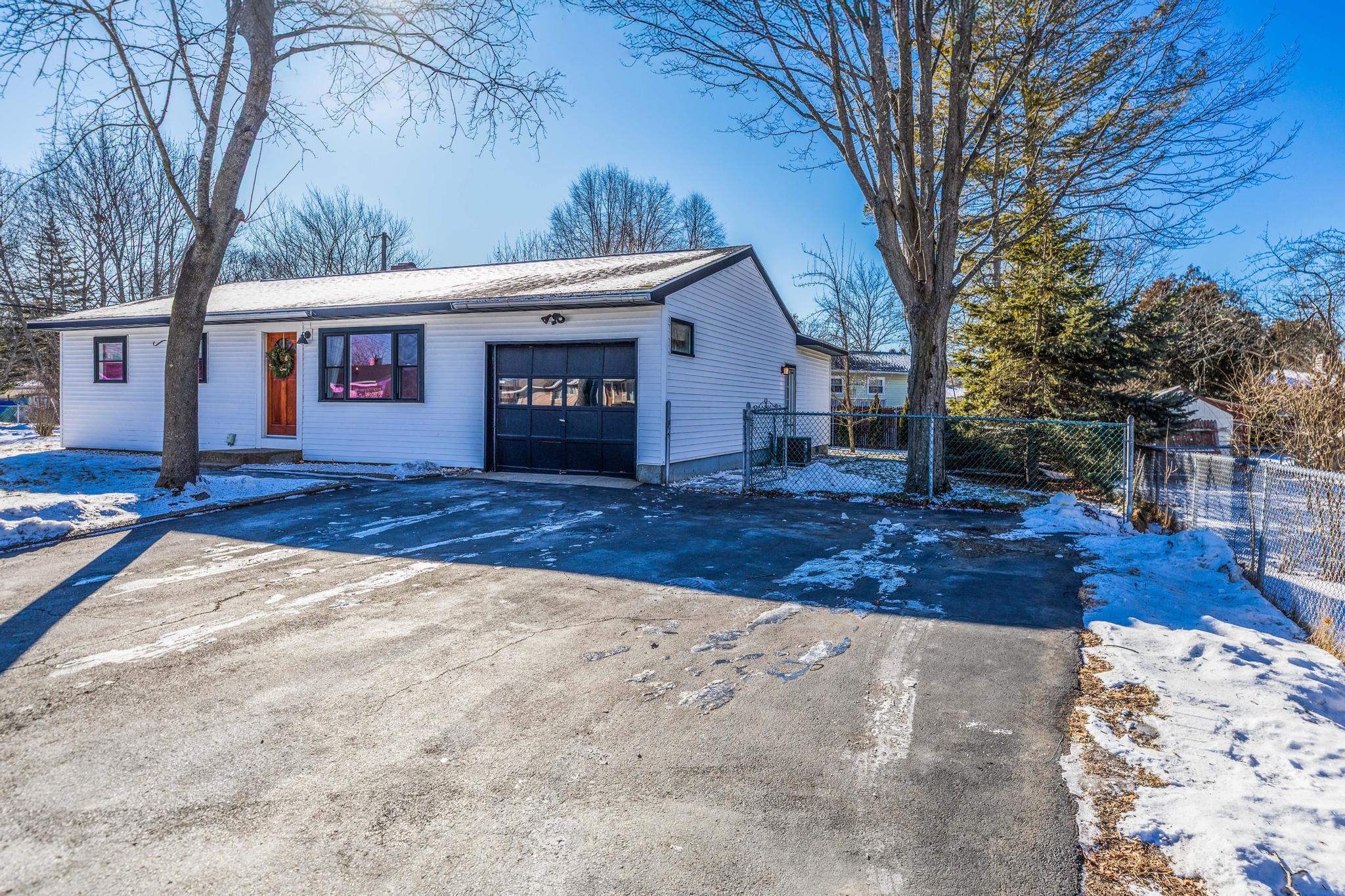 245 Ocean Road Portsmouth, NH 03801 - Photo 4 of 31