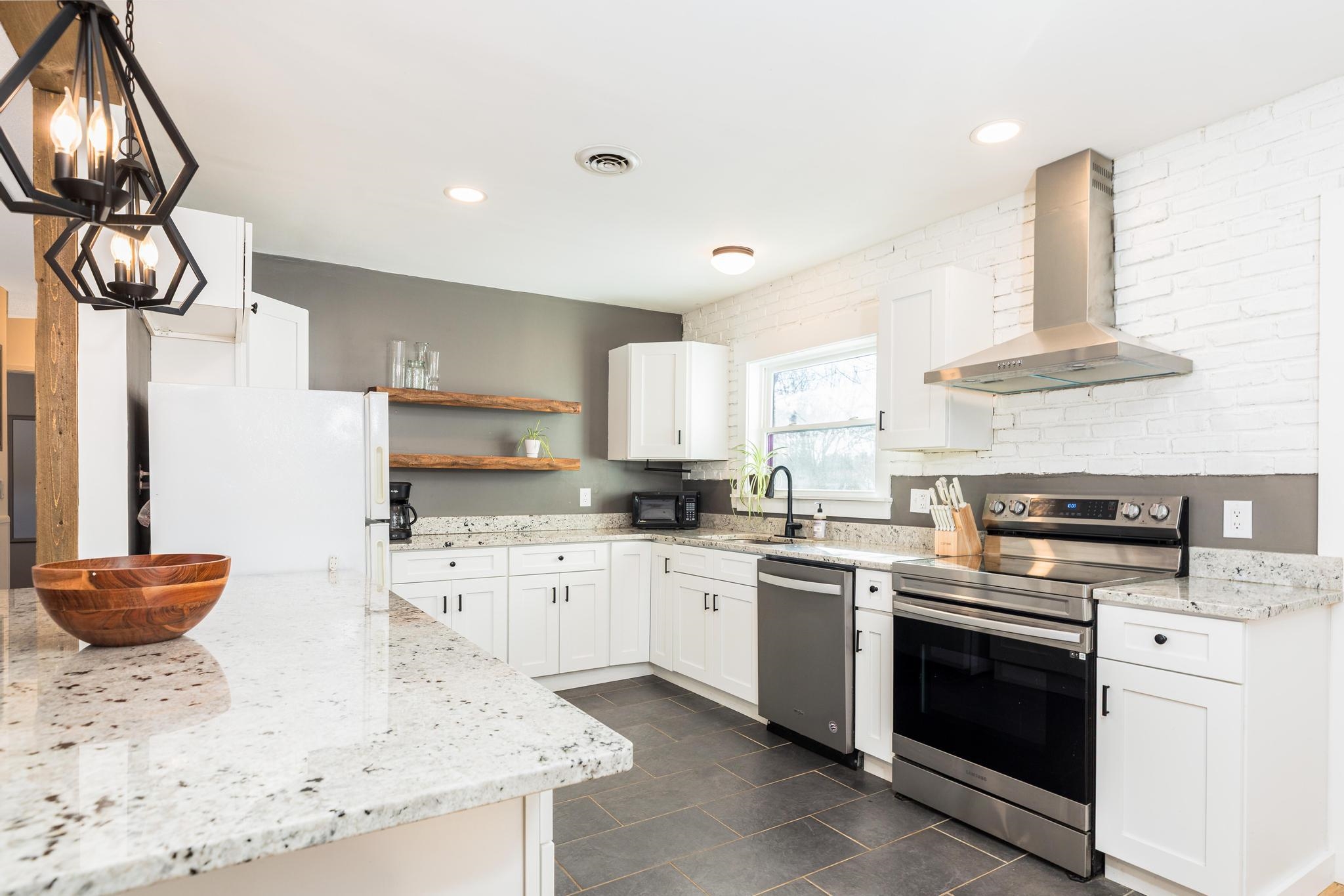 245 Ocean Road Portsmouth, NH 03801 - Photo 8 of 31