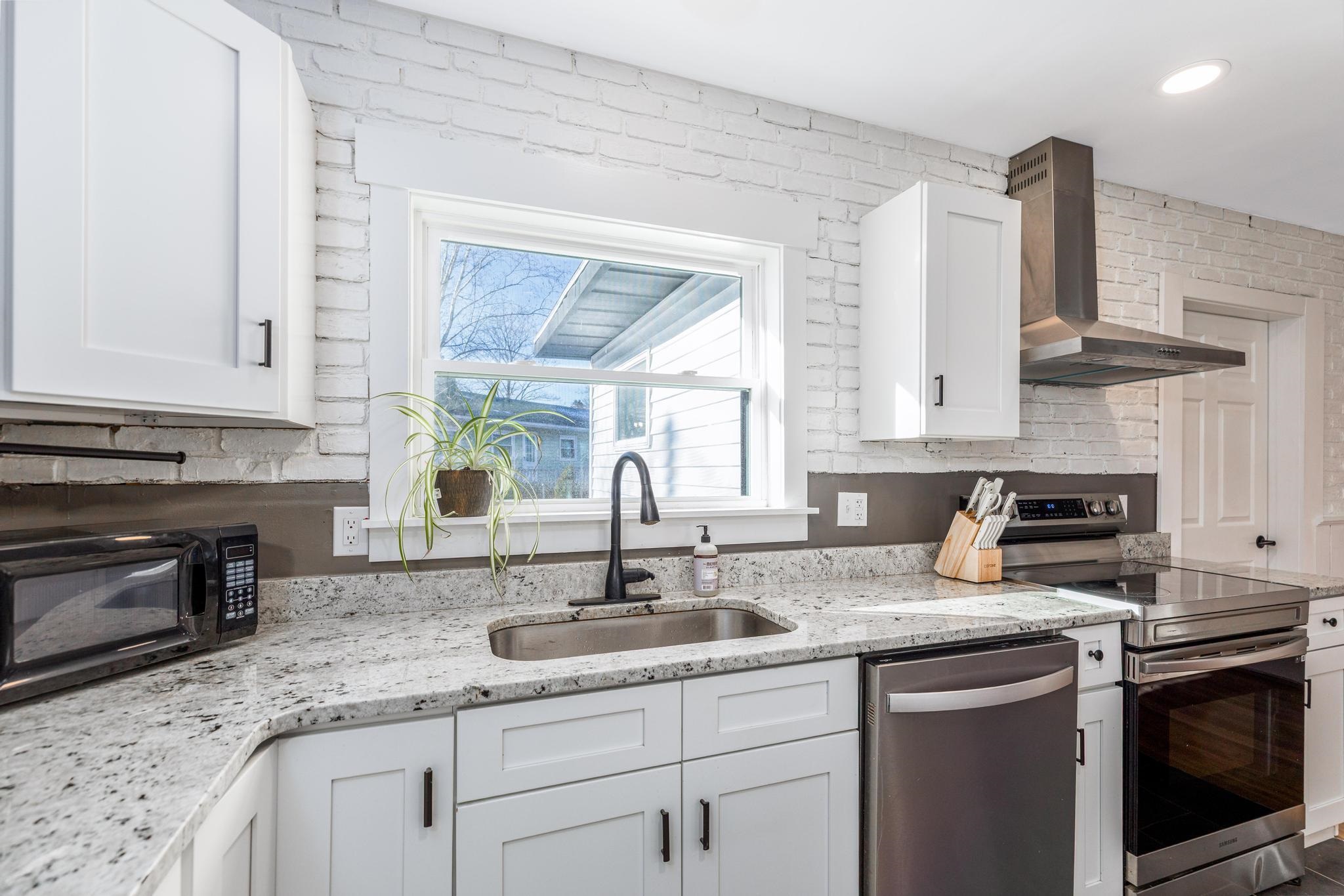 245 Ocean Road Portsmouth, NH 03801 - Photo 9 of 31